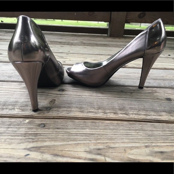Style&Co. Silver Open  Toe Heels 7M - Picture 3 of 8